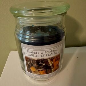 Flannel And Football Scented Candle/Bougie Parfumée 17oz